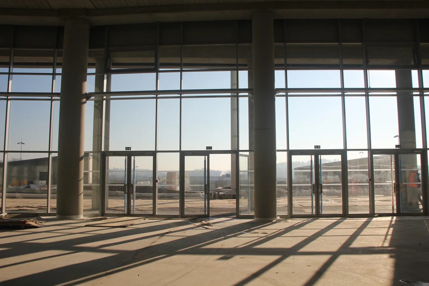 Façade vitrée en aluminium du Groupama Stadium